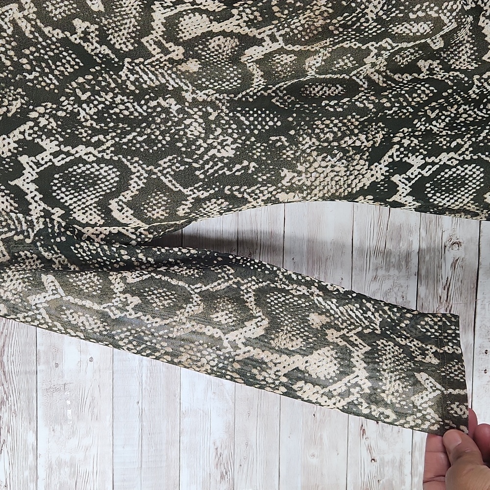 Harlow & Rose, khaki grn and creme, reptile pattern dress, Size M. - Picture 6 of 9